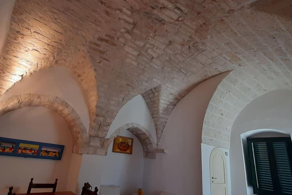 Dimora Lavinia Casa Vacanze Centro Storico オストゥーニ エクステリア 写真