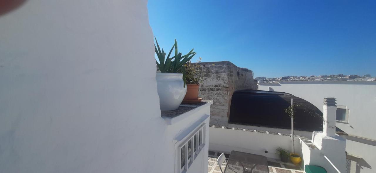 Dimora Lavinia Casa Vacanze Centro Storico オストゥーニ エクステリア 写真