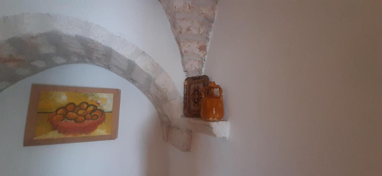 Dimora Lavinia Casa Vacanze Centro Storico オストゥーニ エクステリア 写真