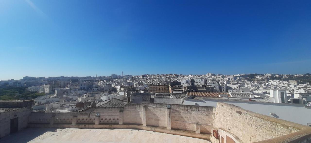 Dimora Lavinia Casa Vacanze Centro Storico オストゥーニ エクステリア 写真