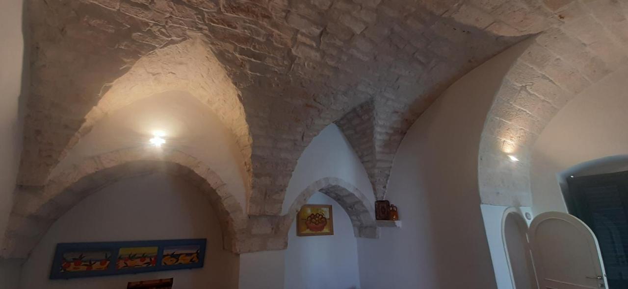 Dimora Lavinia Casa Vacanze Centro Storico オストゥーニ エクステリア 写真