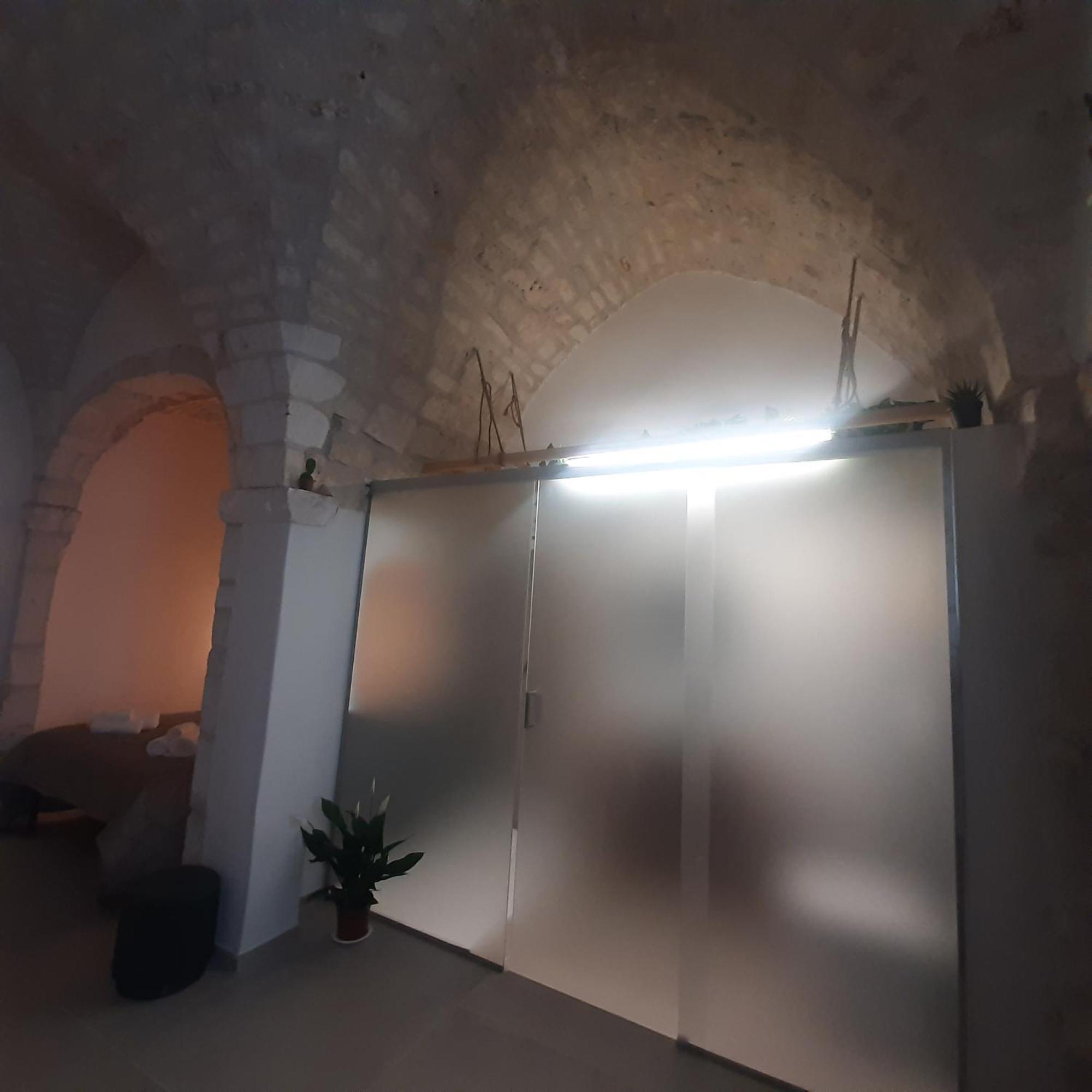 Dimora Lavinia Casa Vacanze Centro Storico オストゥーニ エクステリア 写真