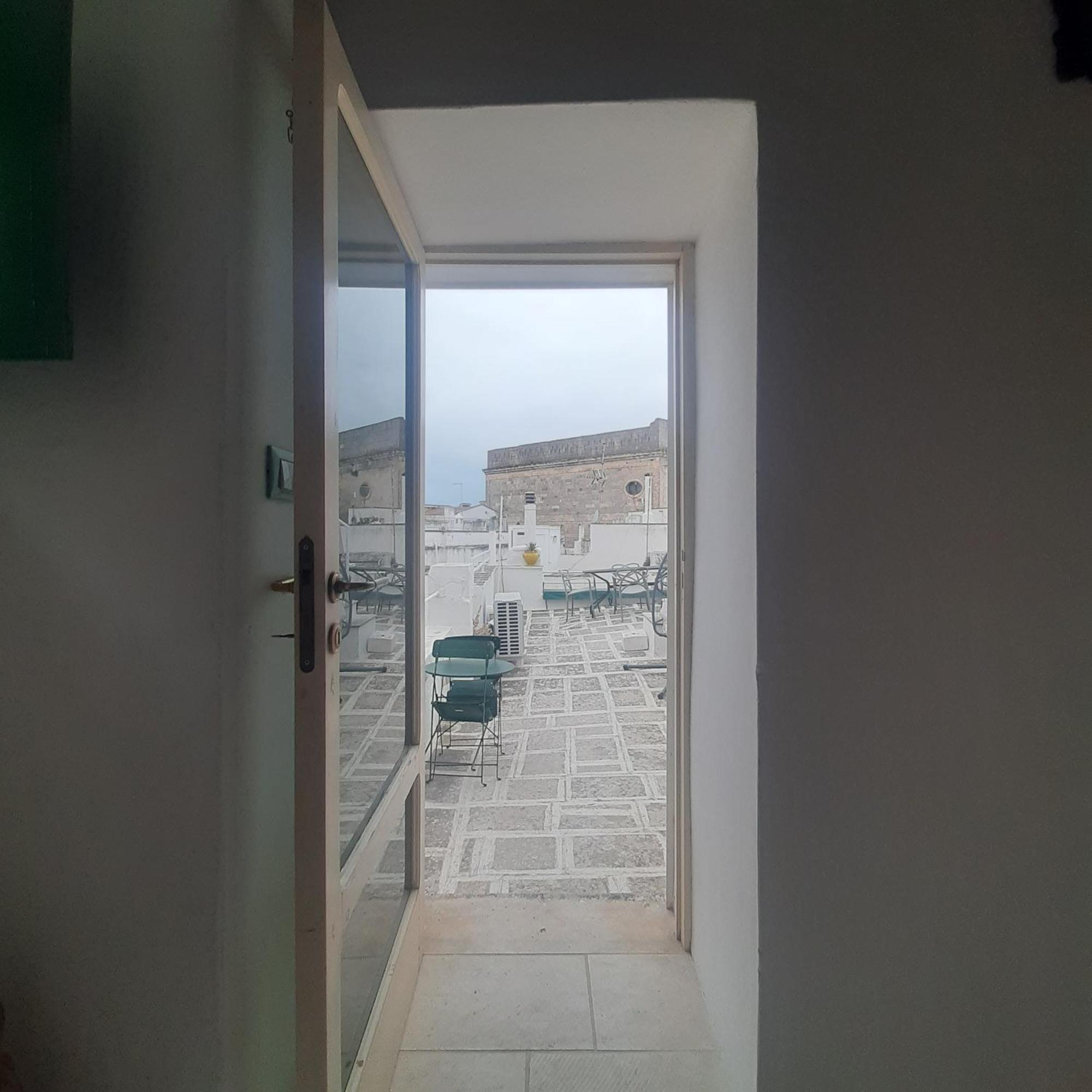 Dimora Lavinia Casa Vacanze Centro Storico オストゥーニ エクステリア 写真