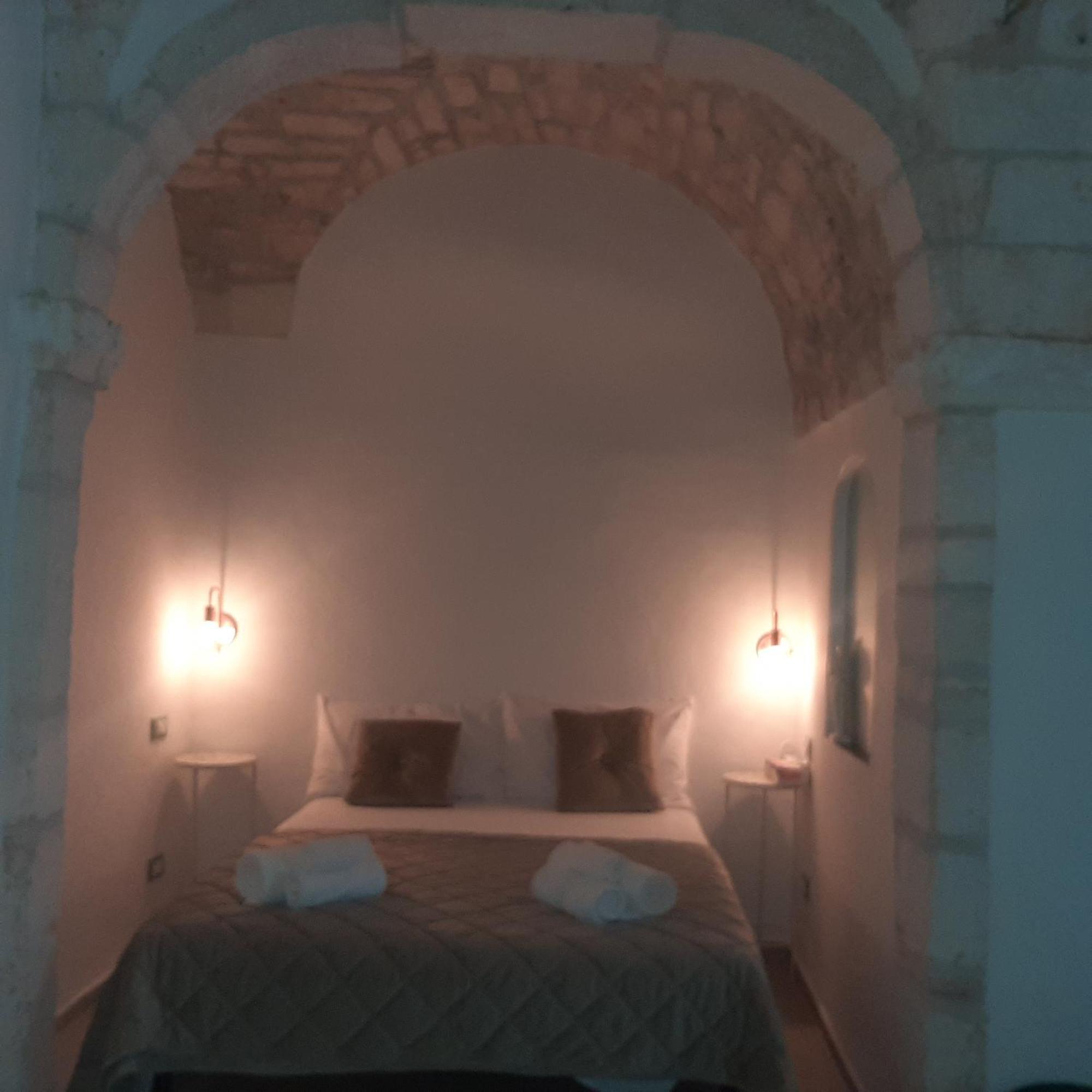 Dimora Lavinia Casa Vacanze Centro Storico オストゥーニ エクステリア 写真
