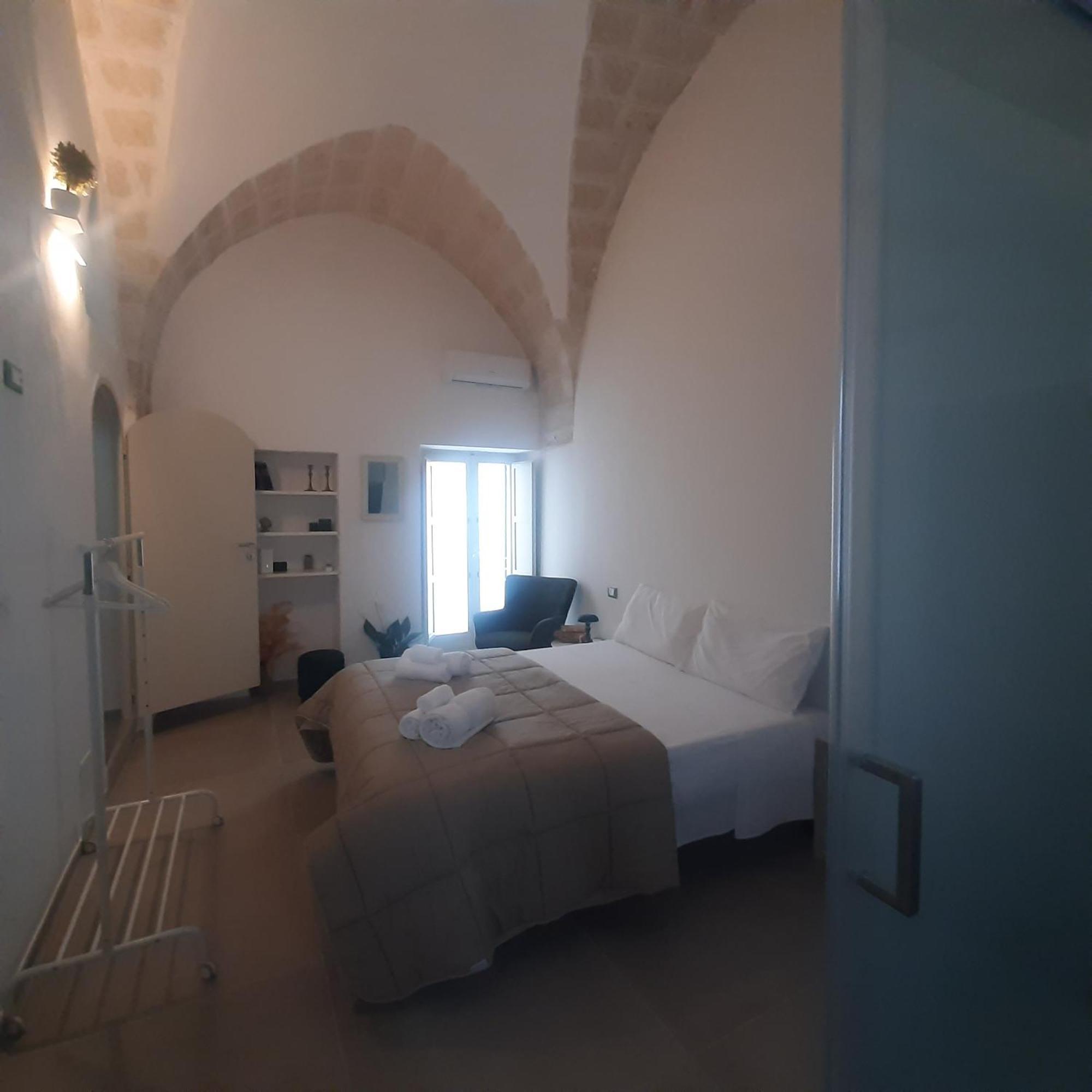 Dimora Lavinia Casa Vacanze Centro Storico オストゥーニ エクステリア 写真