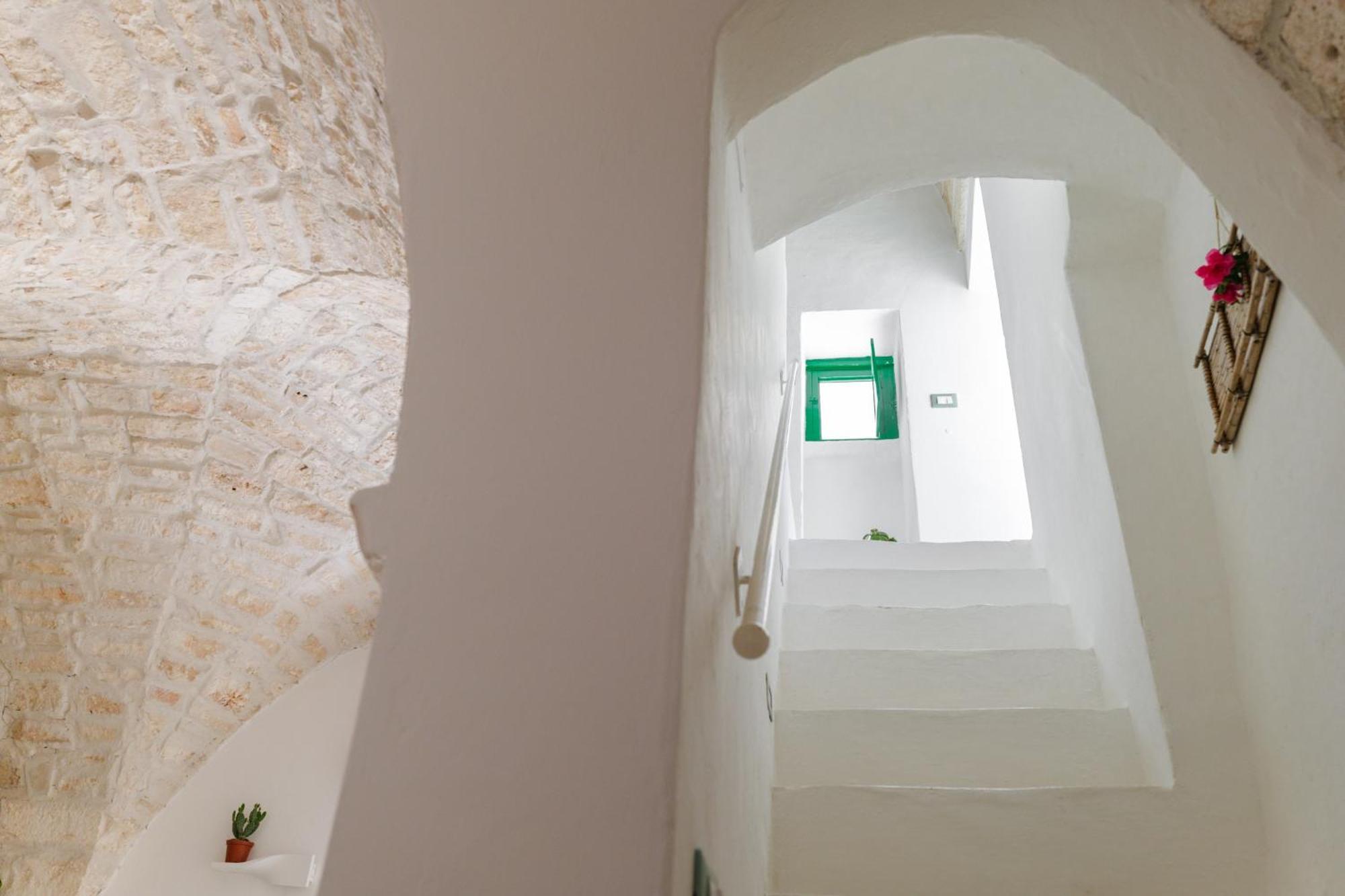Dimora Lavinia Casa Vacanze Centro Storico オストゥーニ エクステリア 写真