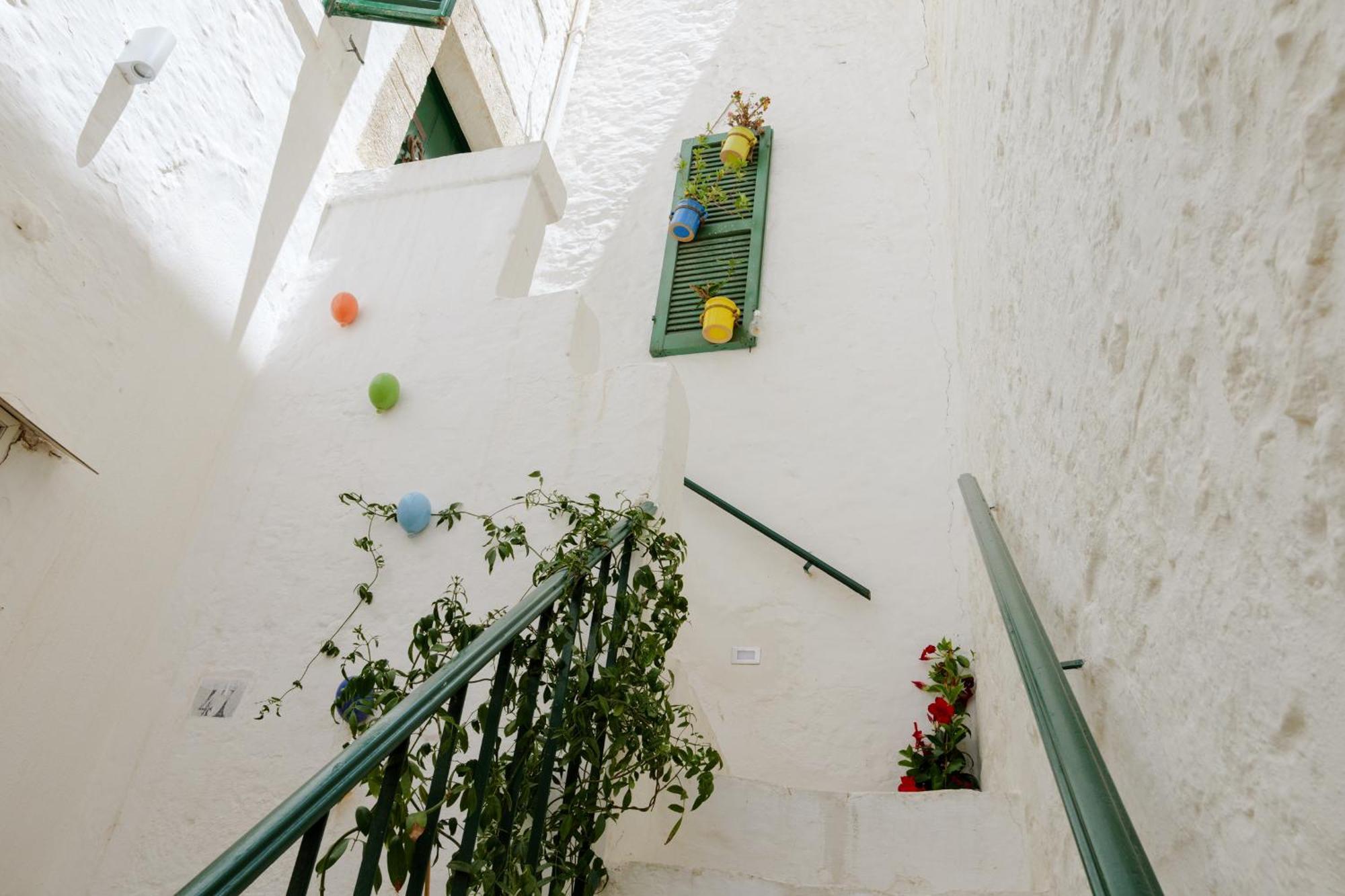 Dimora Lavinia Casa Vacanze Centro Storico オストゥーニ エクステリア 写真