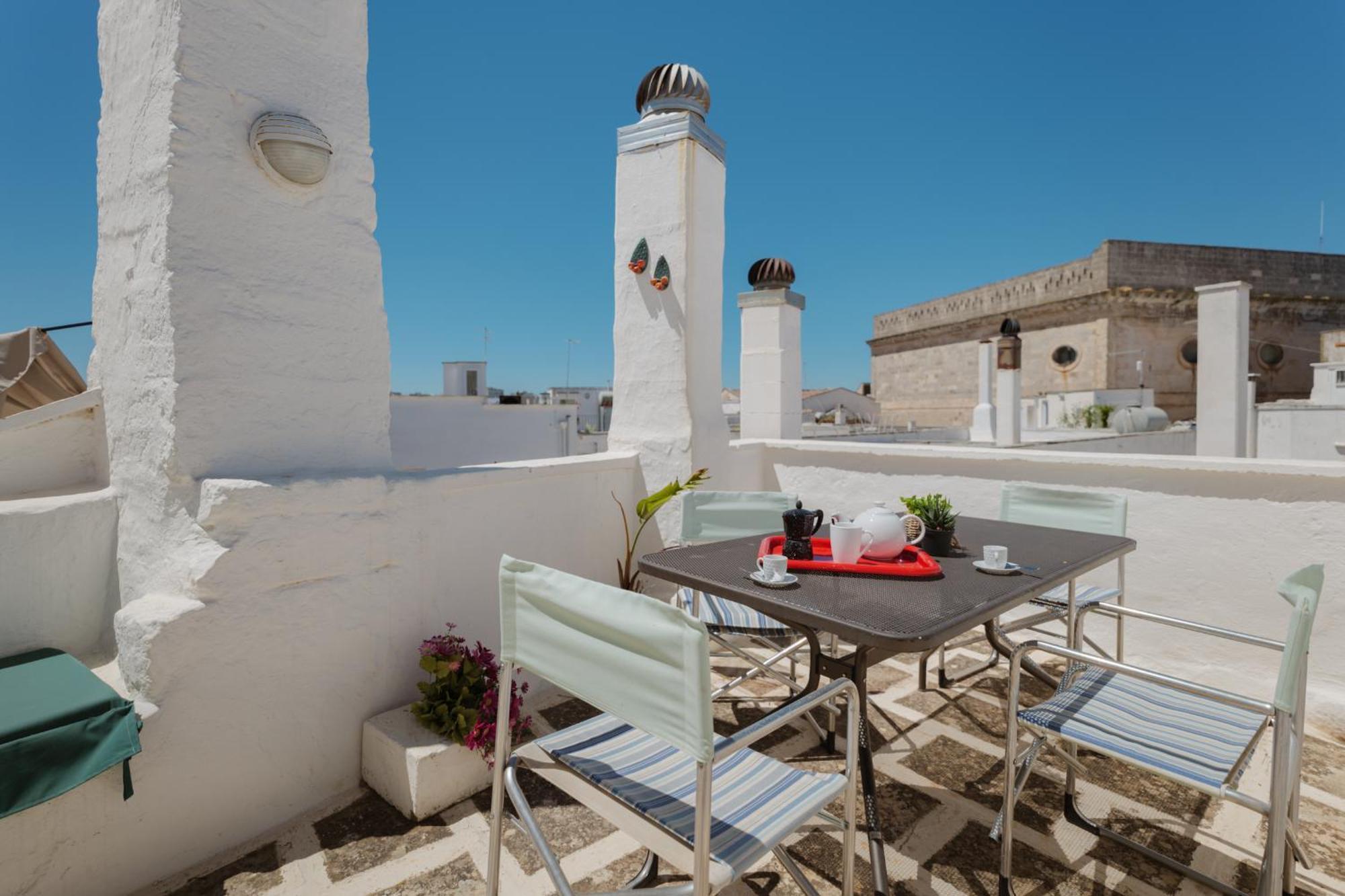 Dimora Lavinia Casa Vacanze Centro Storico オストゥーニ エクステリア 写真