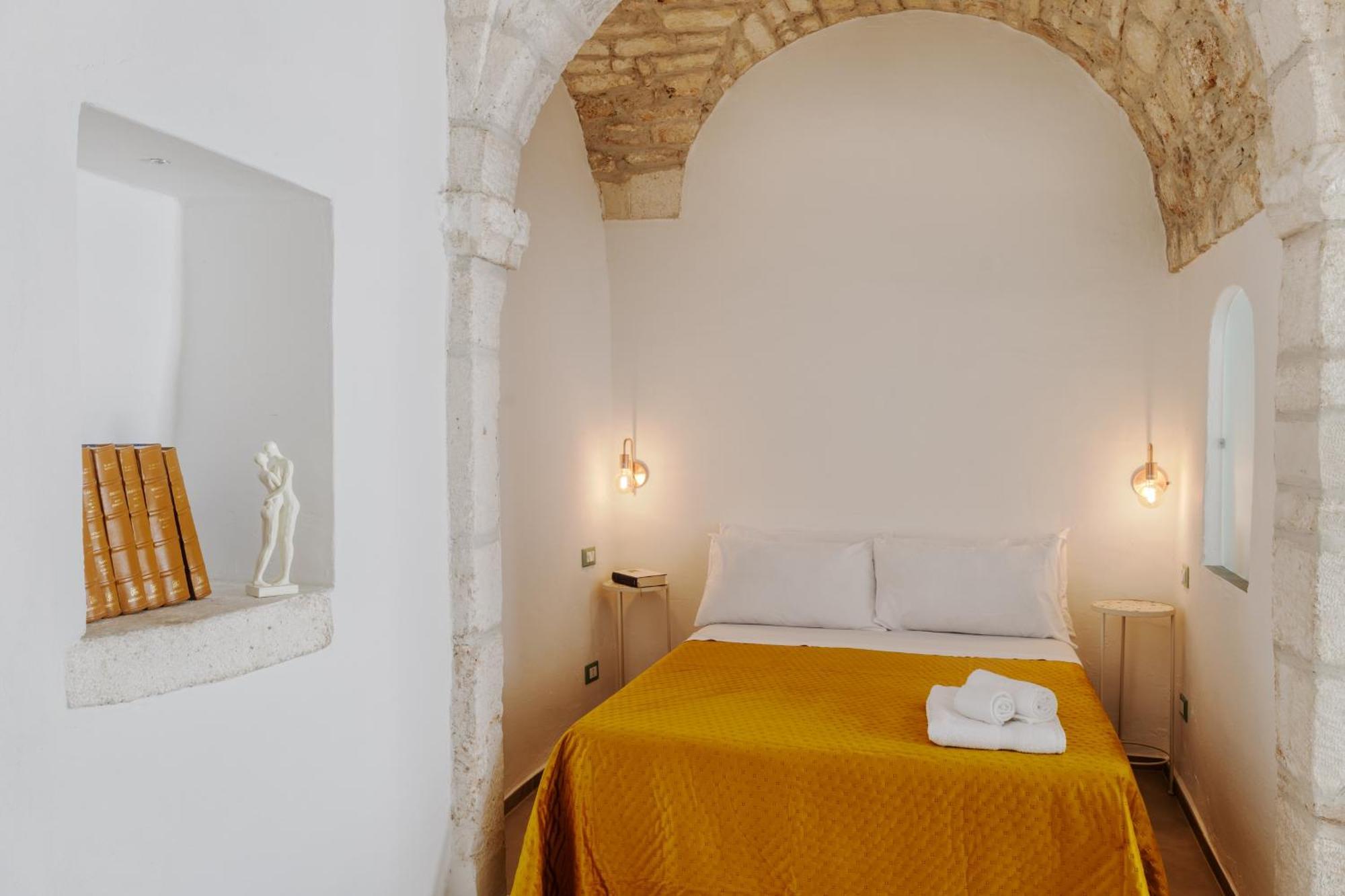 Dimora Lavinia Casa Vacanze Centro Storico オストゥーニ エクステリア 写真